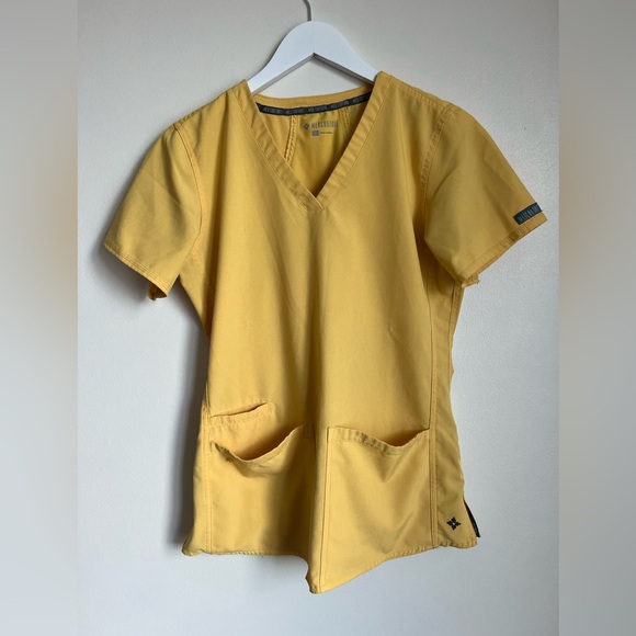 Med Couture V-Neck Yellow Scrub Top Size Small - Picture 1 of 6